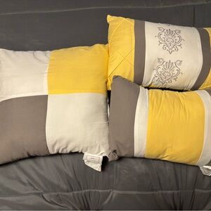 3 Chic Decorative Pillows